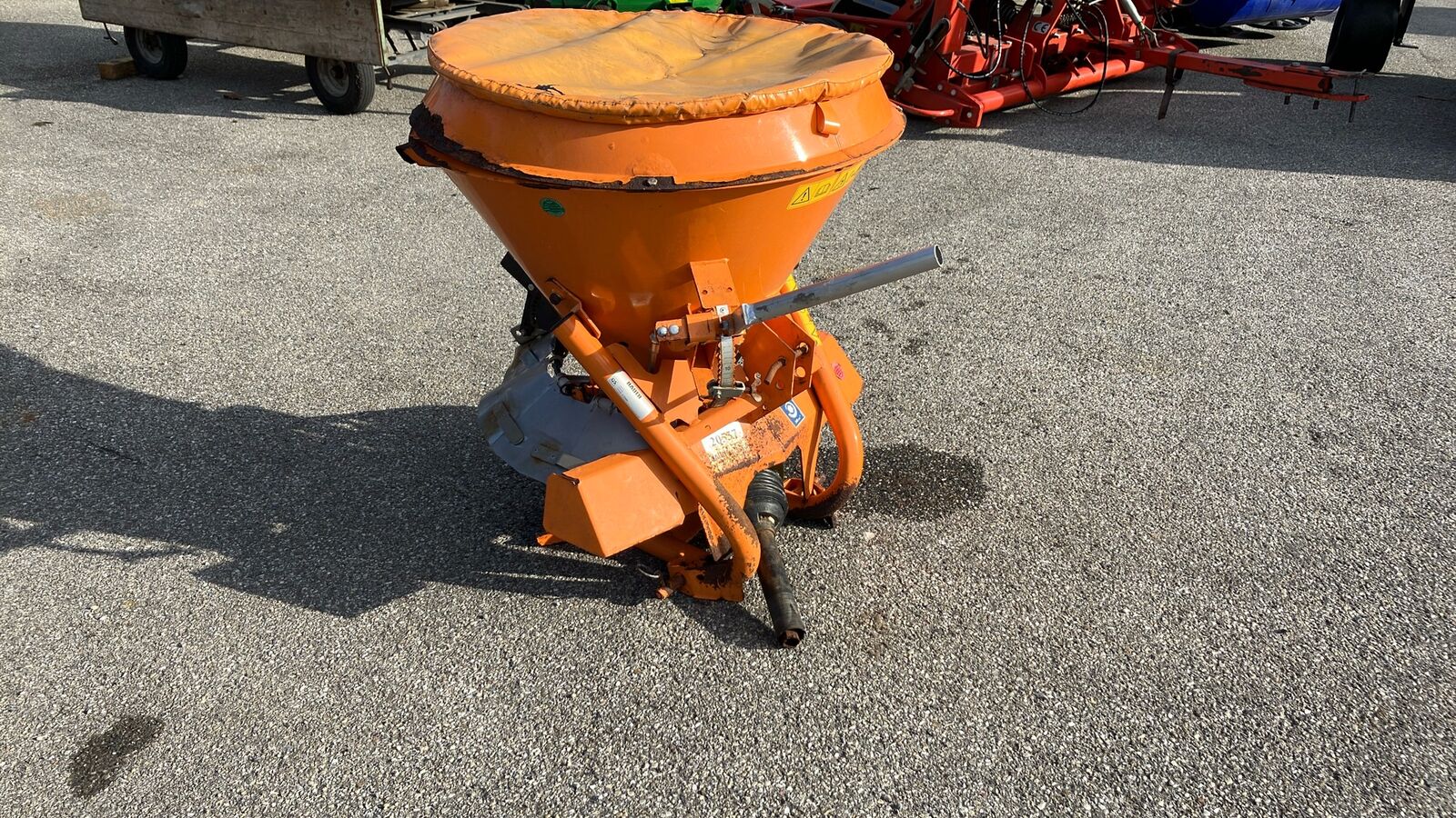 Rauch Winterdienststreuer SA 121  2