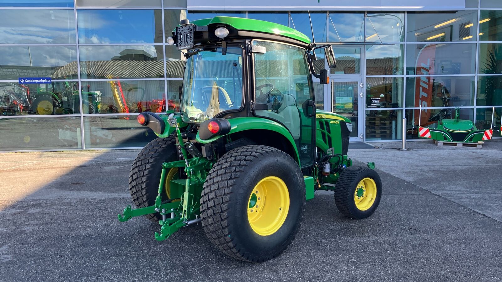 John Deere 4066R 3