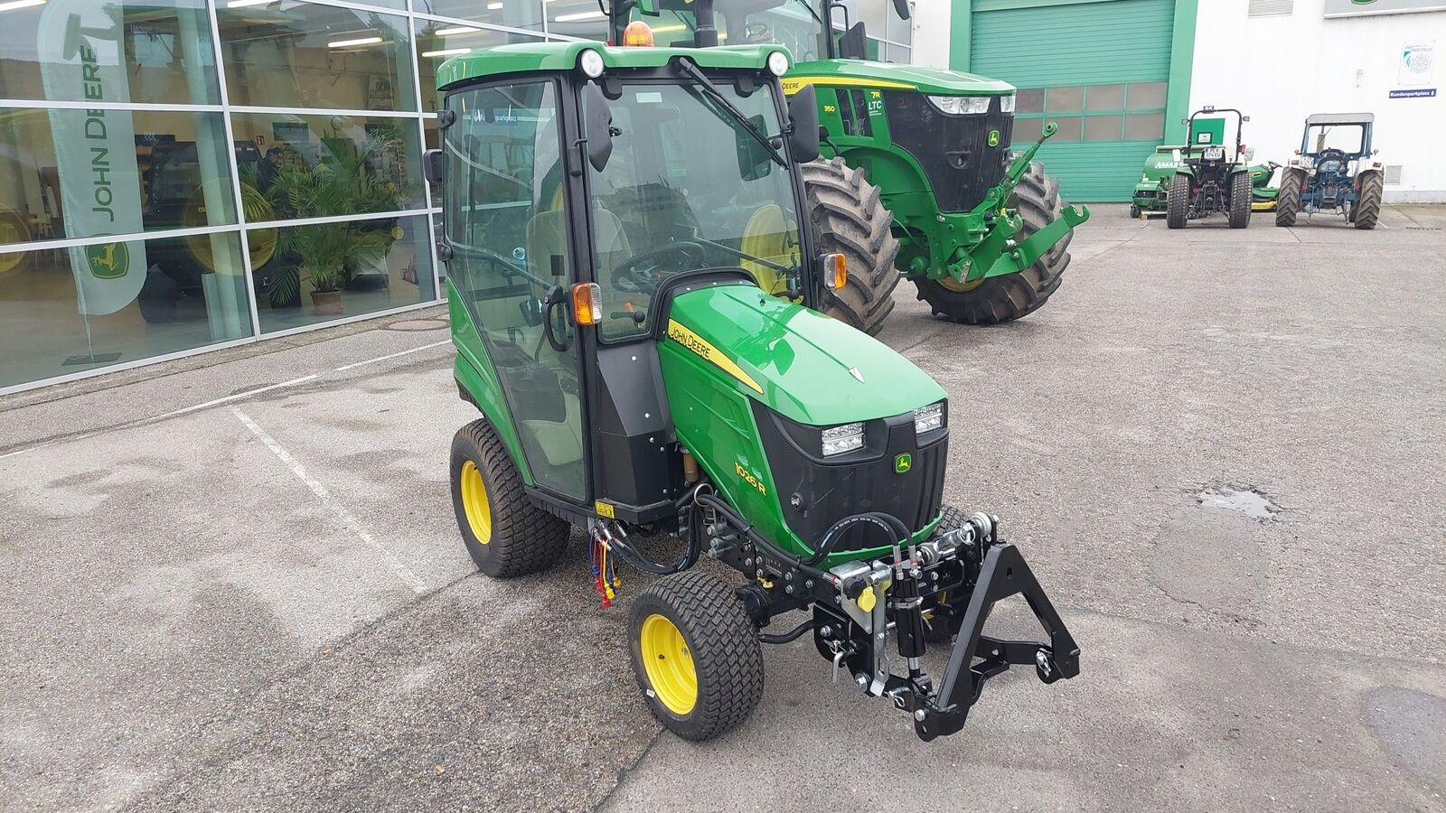 John Deere 1026R 2