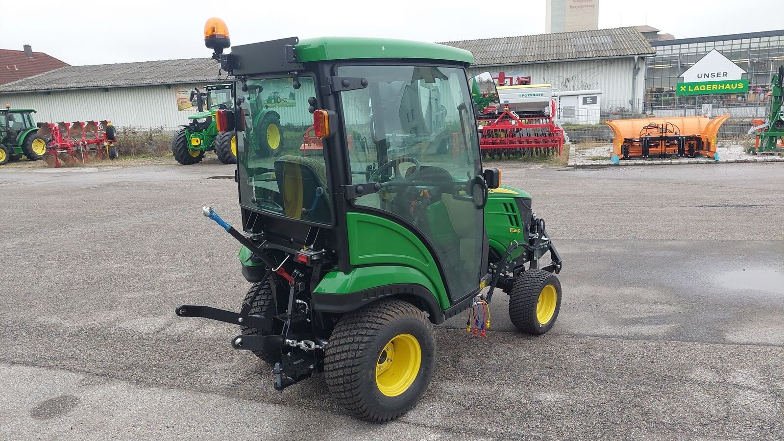 John Deere 1026R 3