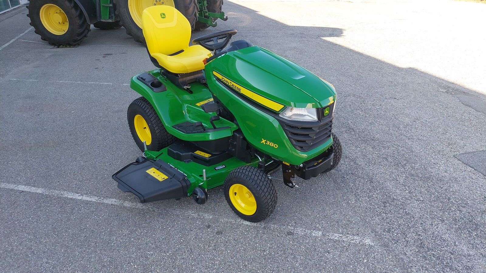 John Deere X380 2