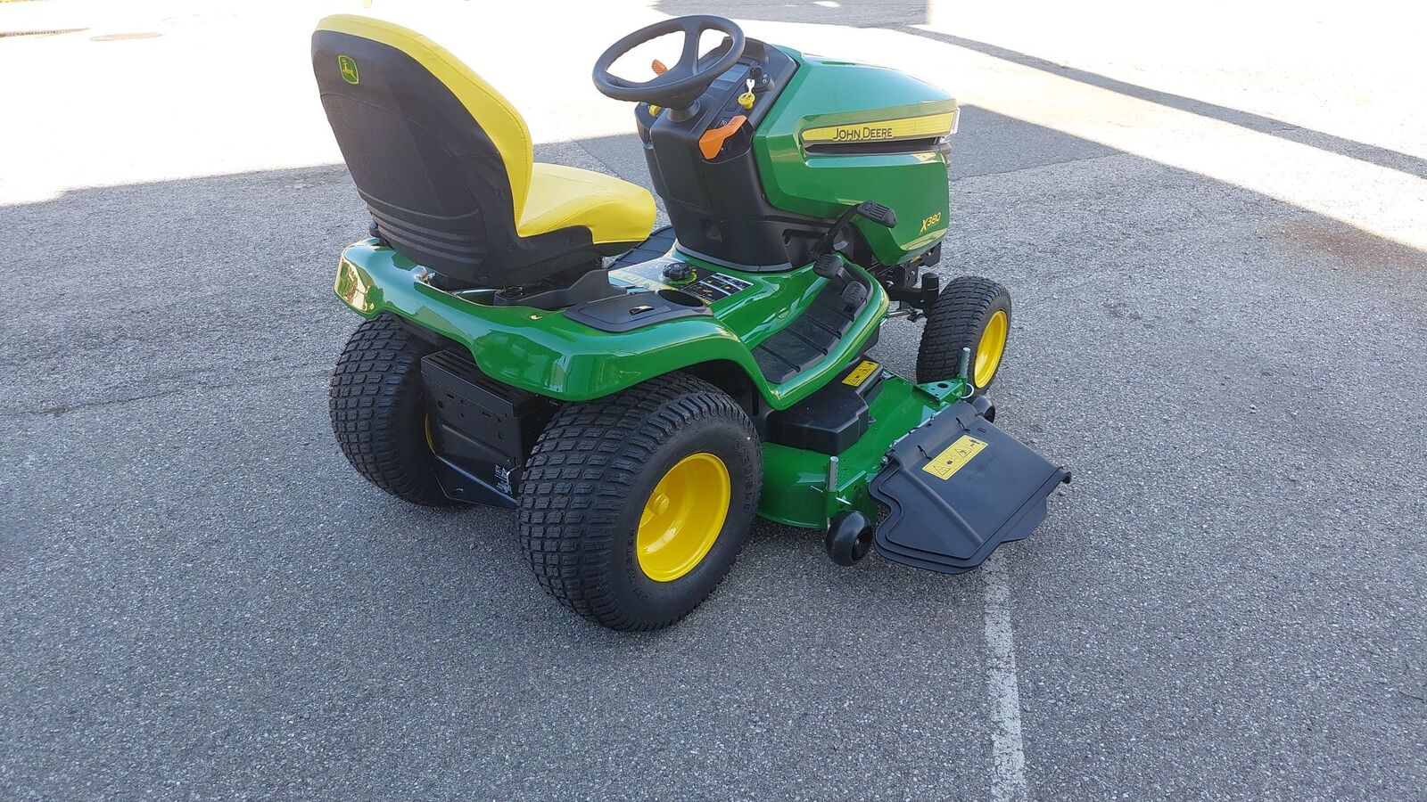John Deere X380 3