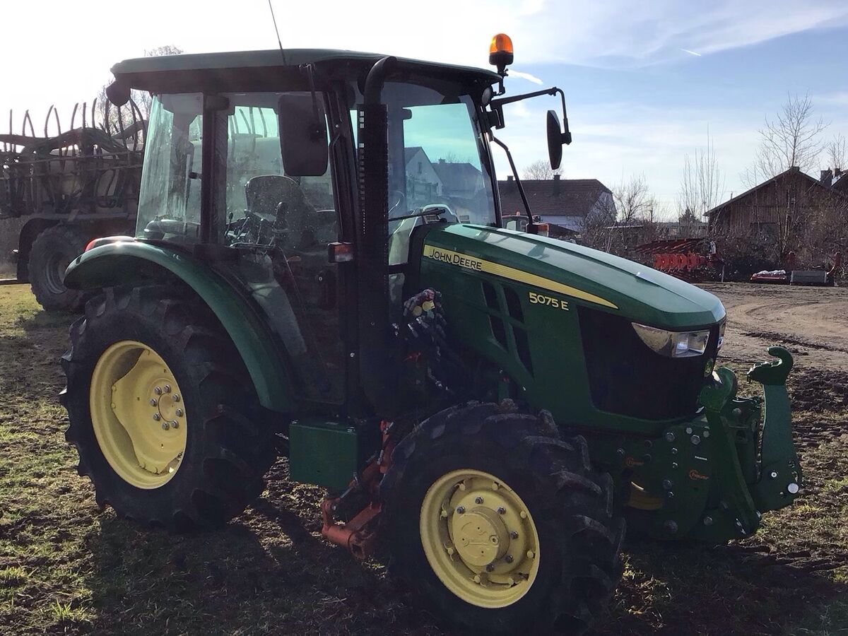 John Deere 5075 E 2