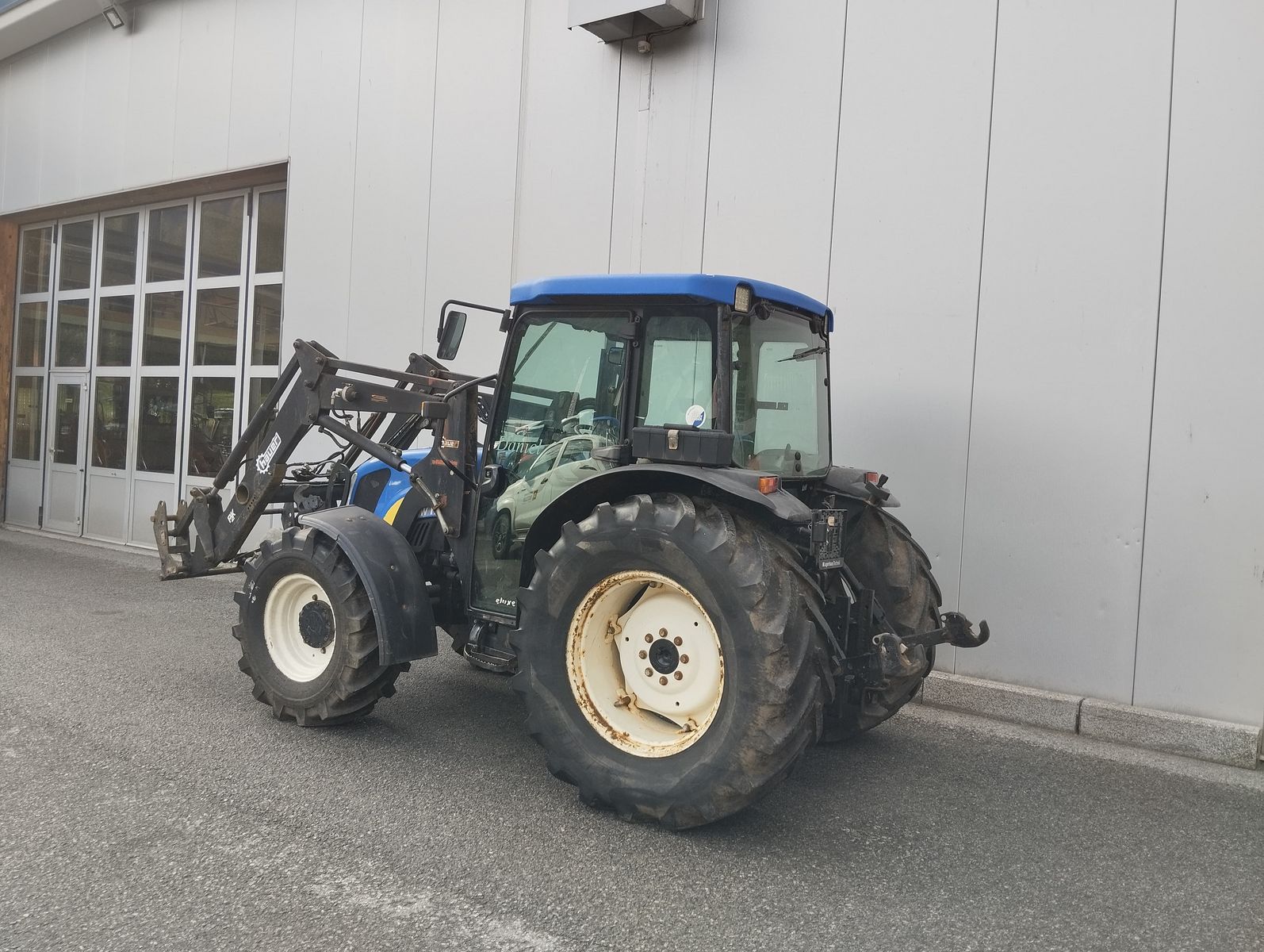 New Holland T4030 DeLuxe 3