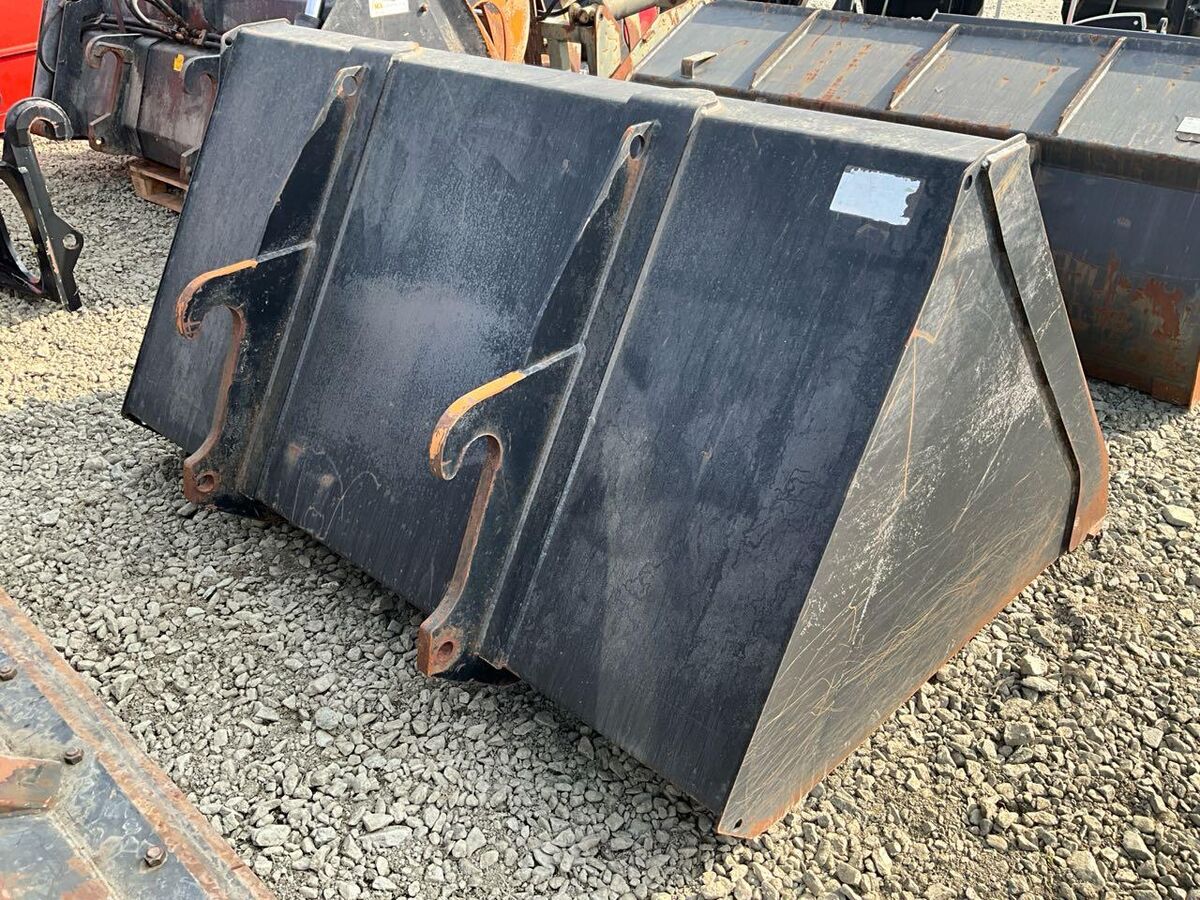 Alö HDX 1921 New Holland 2