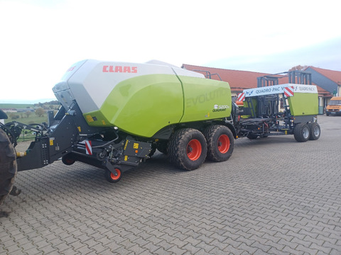 <strong>CLAAS Quadrant 5200 </strong><br />