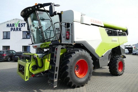<strong>CLAAS Lexion 5300</strong><br />
