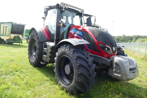 <strong>Valtra T214</strong><br />
