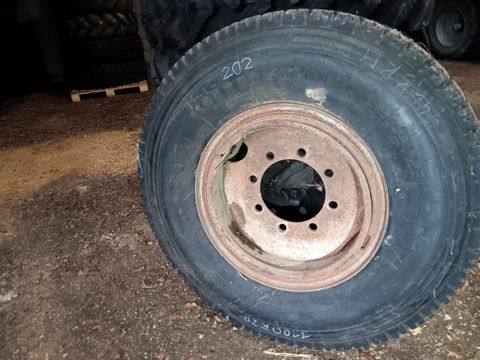 Sonstige 1 Stück Reifen mit Felge: 11.00R20