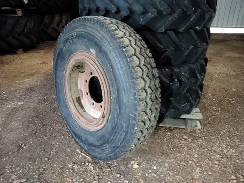 Sonstige 1 Stück Reifen mit Felge: 11.00R20