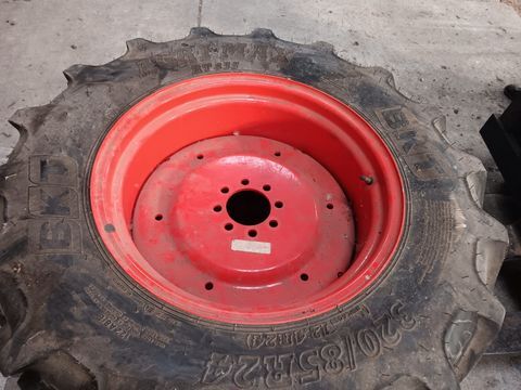 2 Stück: BKT 320/85R24 mit Fixfelge