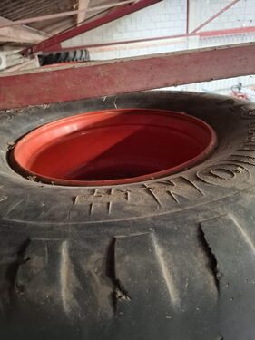 Vredestein 2 Stück Vredestein Reifen: 700/45R22,5