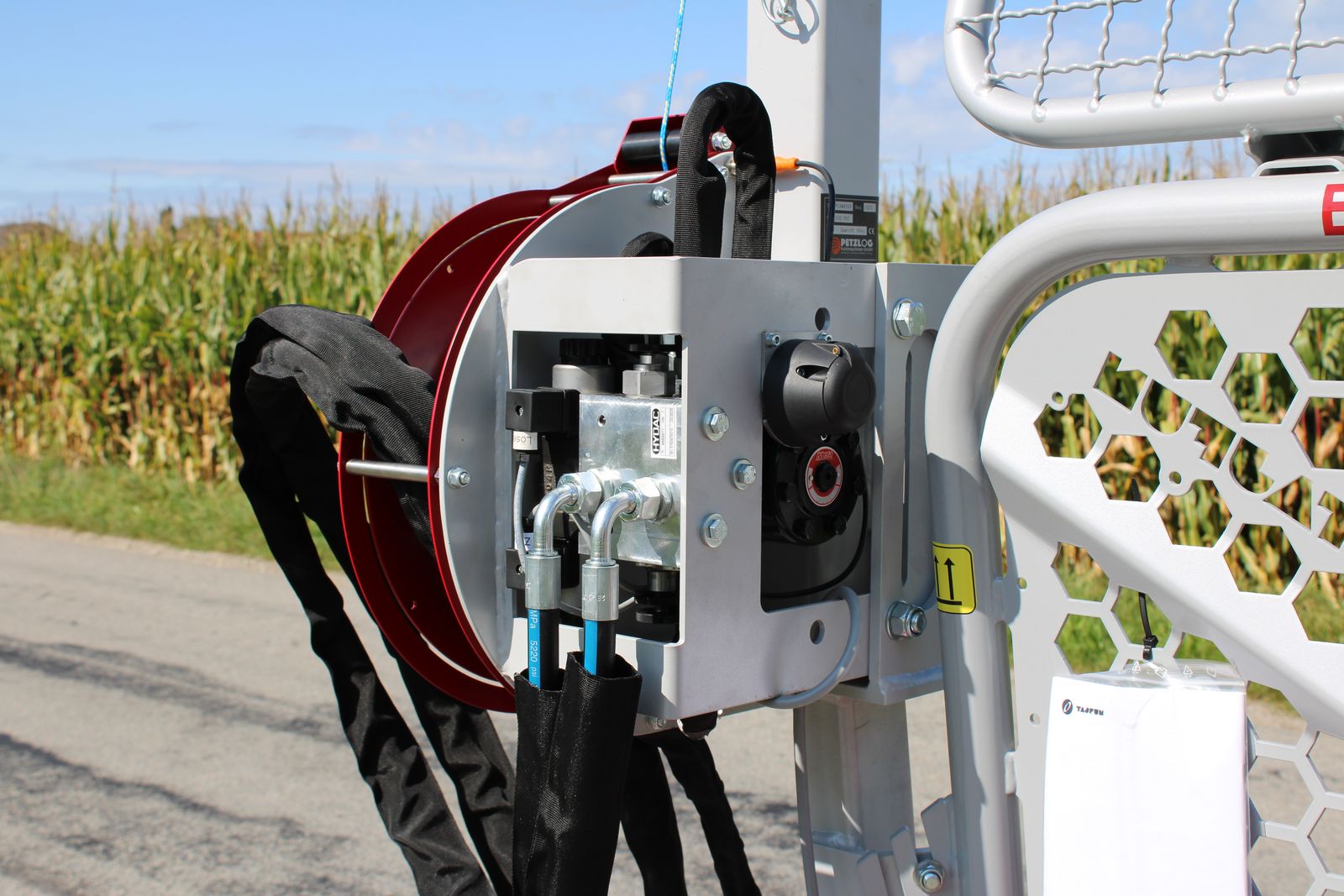 Tajfun Tajfun EGV 85 AHK SG 2,05 mit SOMA Hilfswinde 3