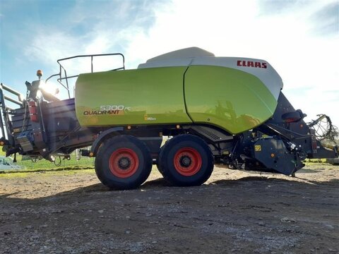 <strong>CLAAS Quadrant 5300 </strong><br />