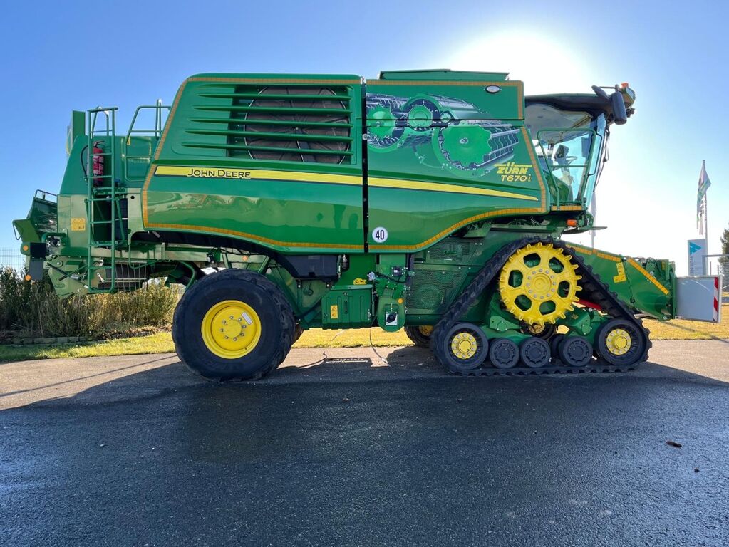 John Deere T670 2
