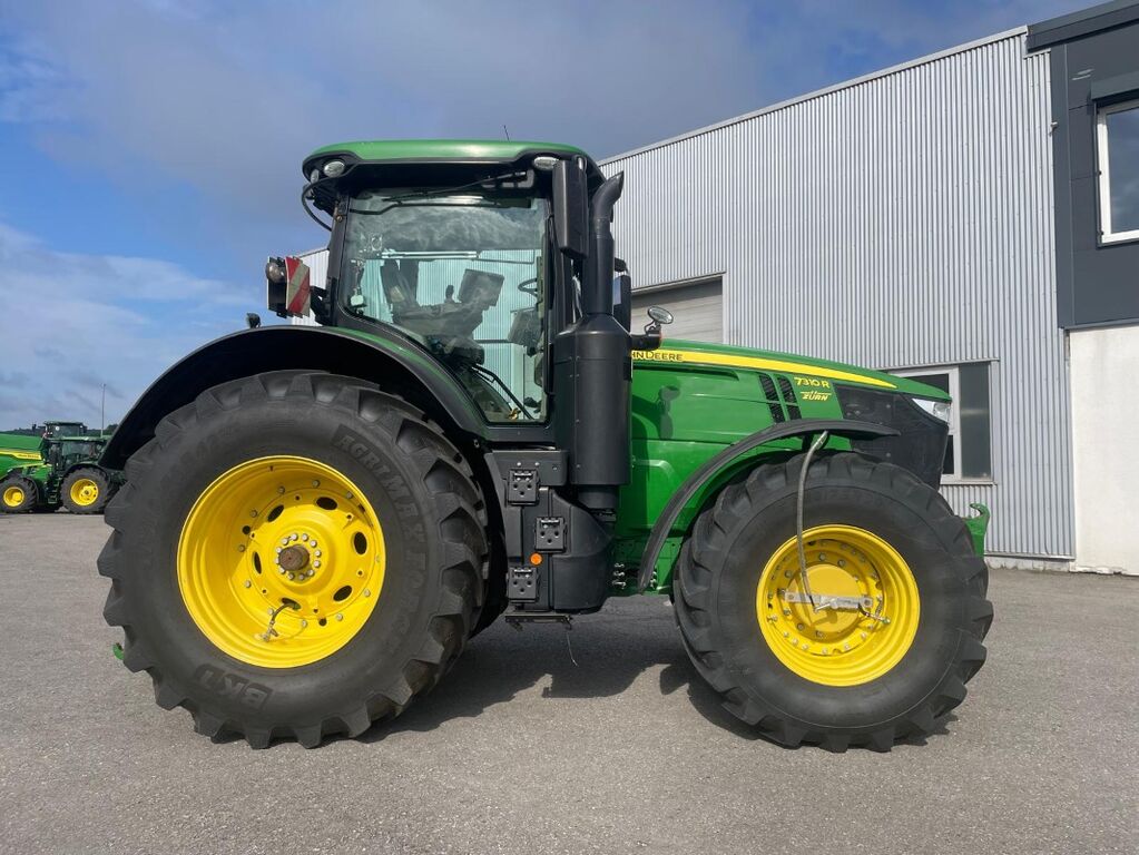 John Deere 7310R 2