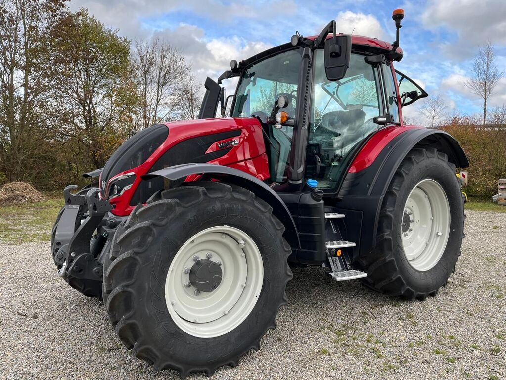Valtra N155e Aktiv  1