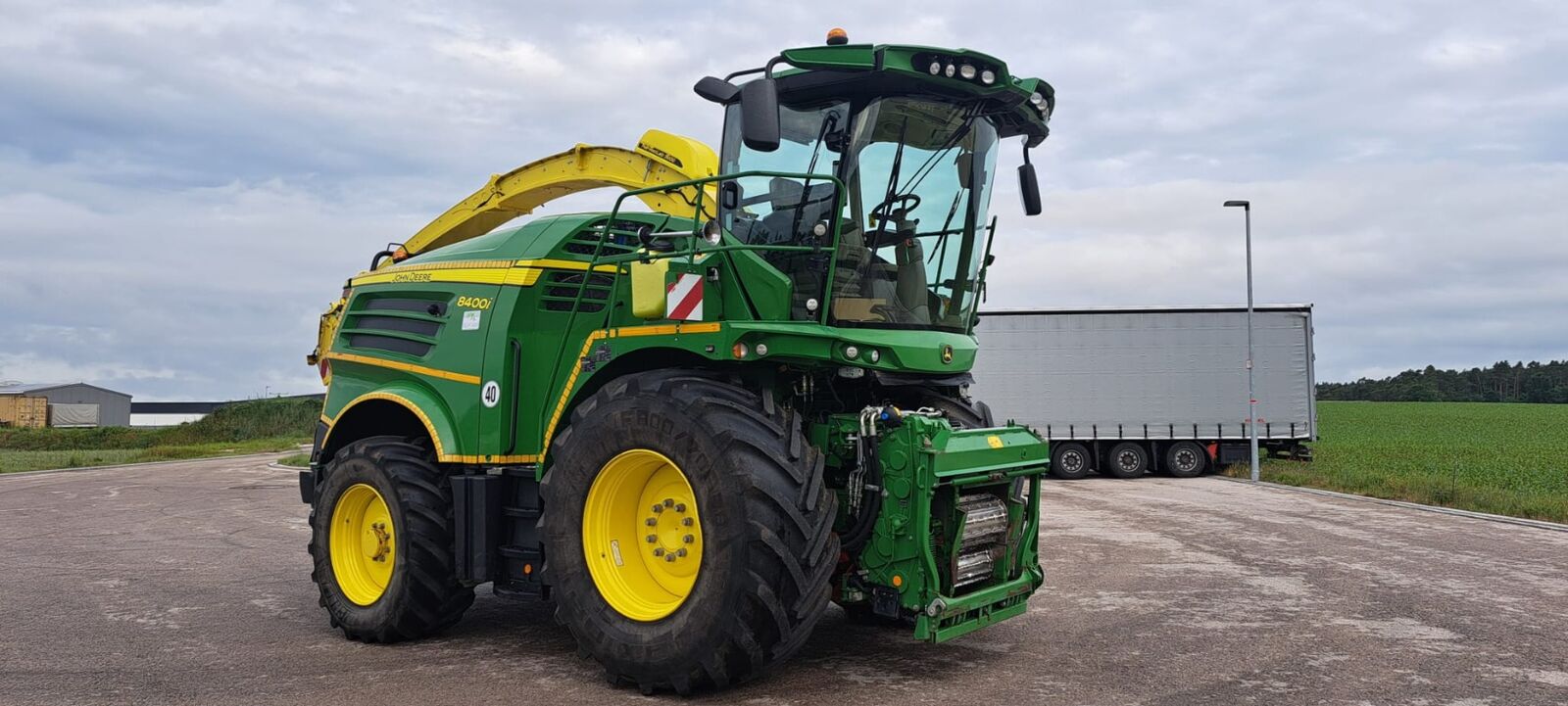 John Deere 8400 2