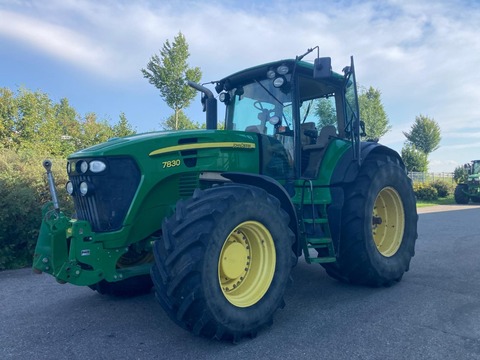 John Deere 7830