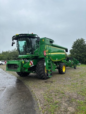 John Deere T560
