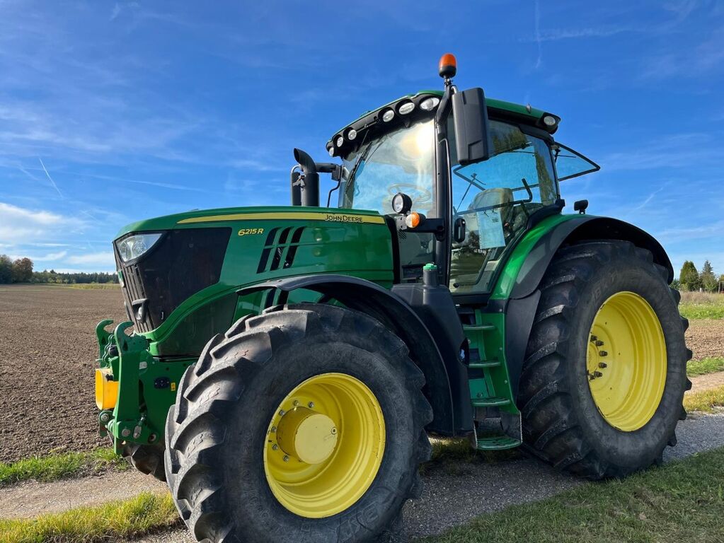 John Deere 6215R 1