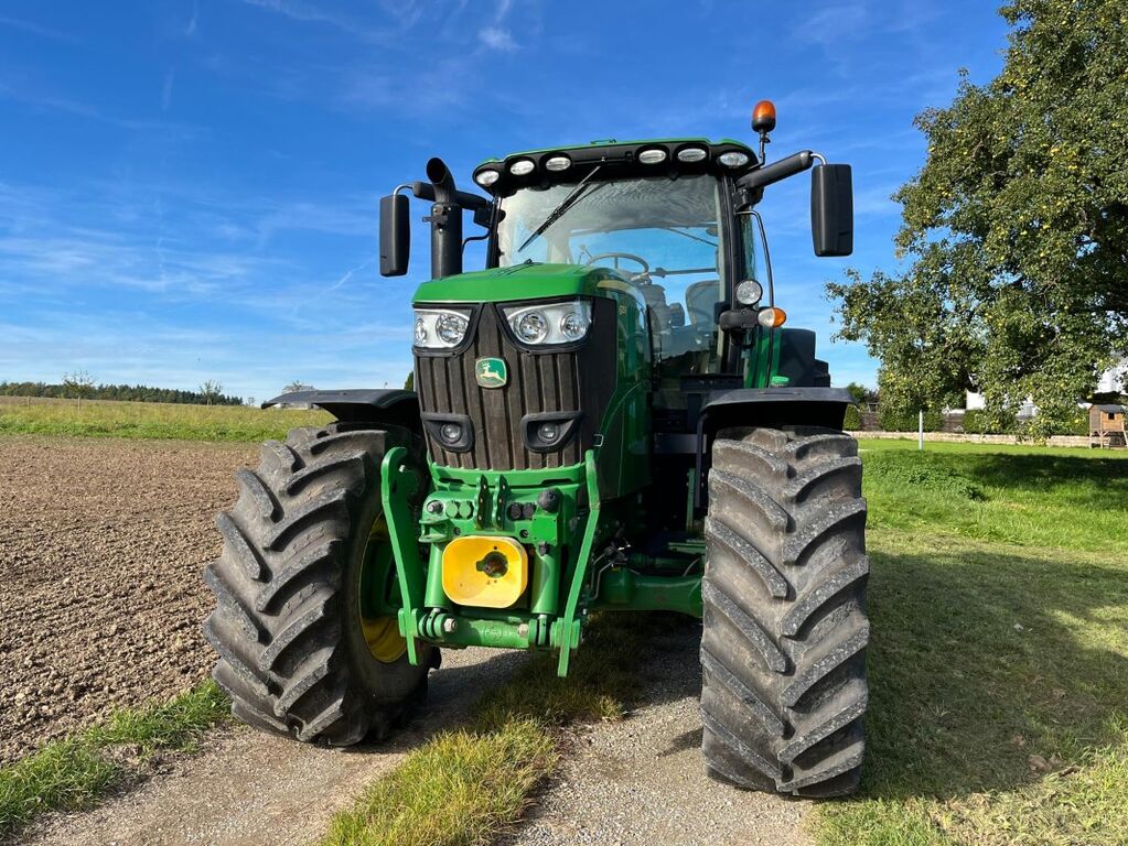 John Deere 6215R 2