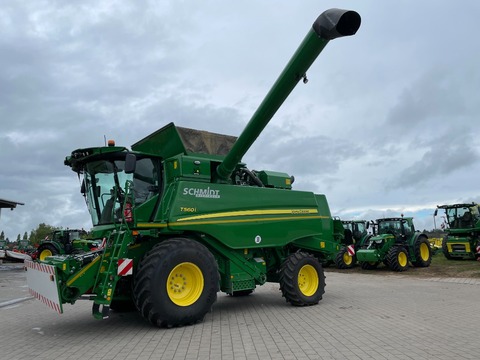 John Deere T560