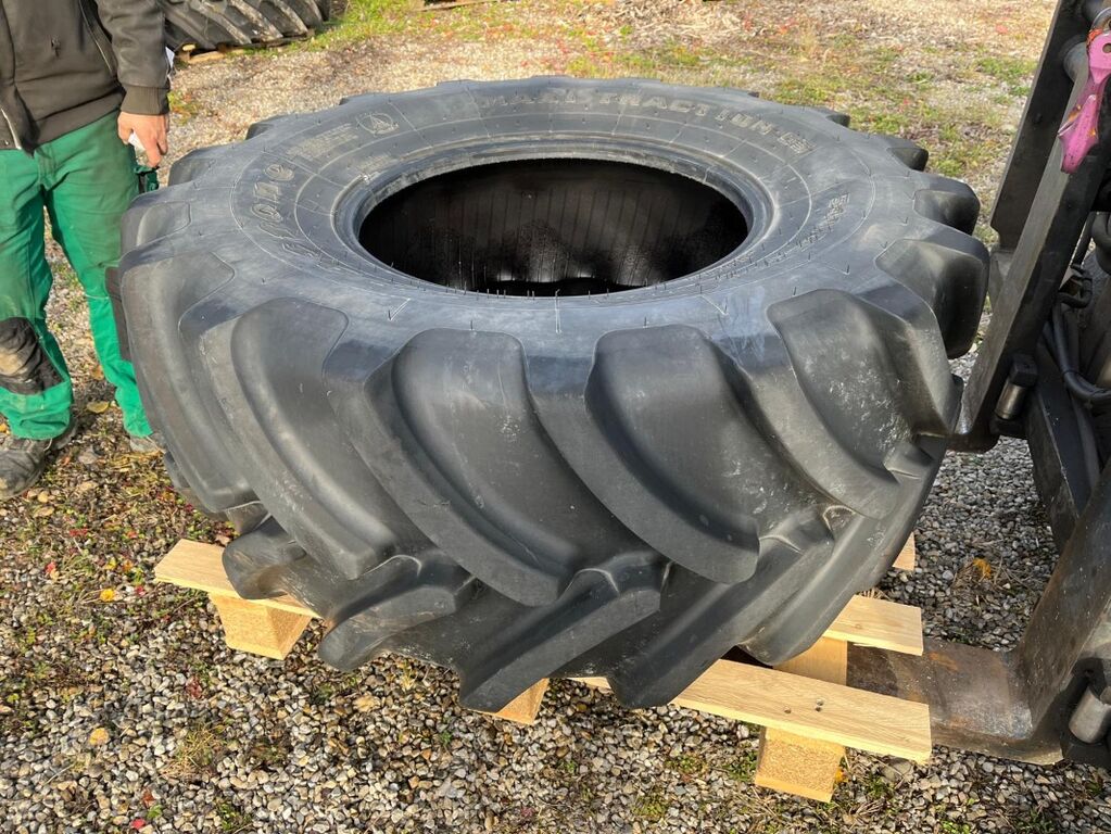 Firestone 540/65 R24 MaxiTraction 65  3