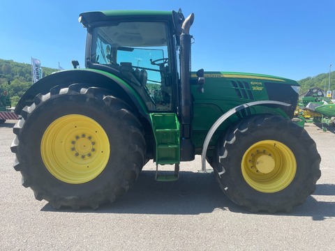 John Deere 6210R