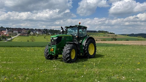 John Deere 6215R im Kundenauftrag