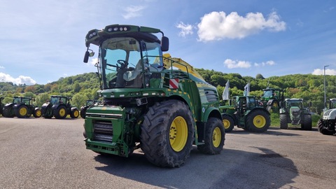 John Deere 8600