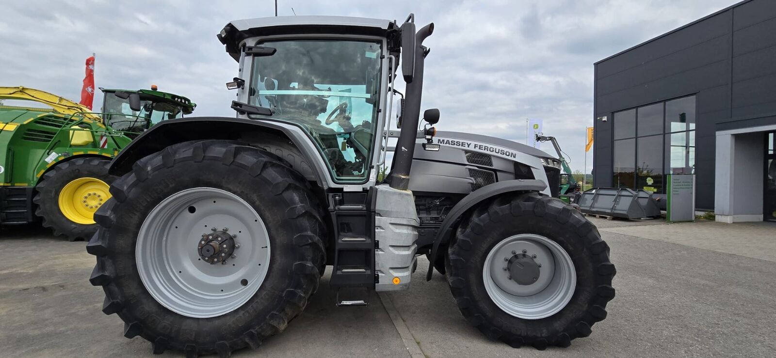 Massey Ferguson 8S.265 2