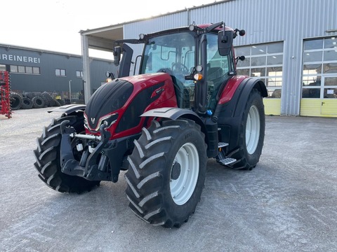 <strong>Valtra N155</strong><br />