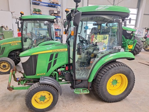 John Deere 3045R