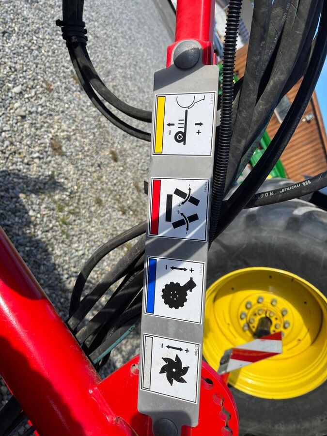 Väderstad CarrierCRXT 425 gezogen 2