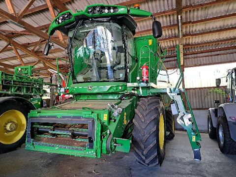 John Deere T670