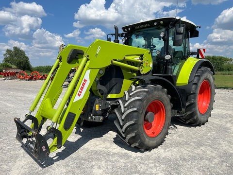 CLAAS Arion 550 mit Frontlader