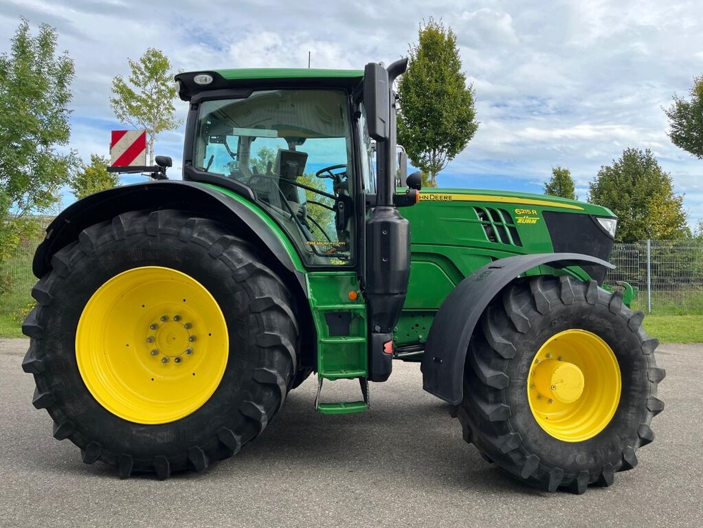 John Deere 6215R 1