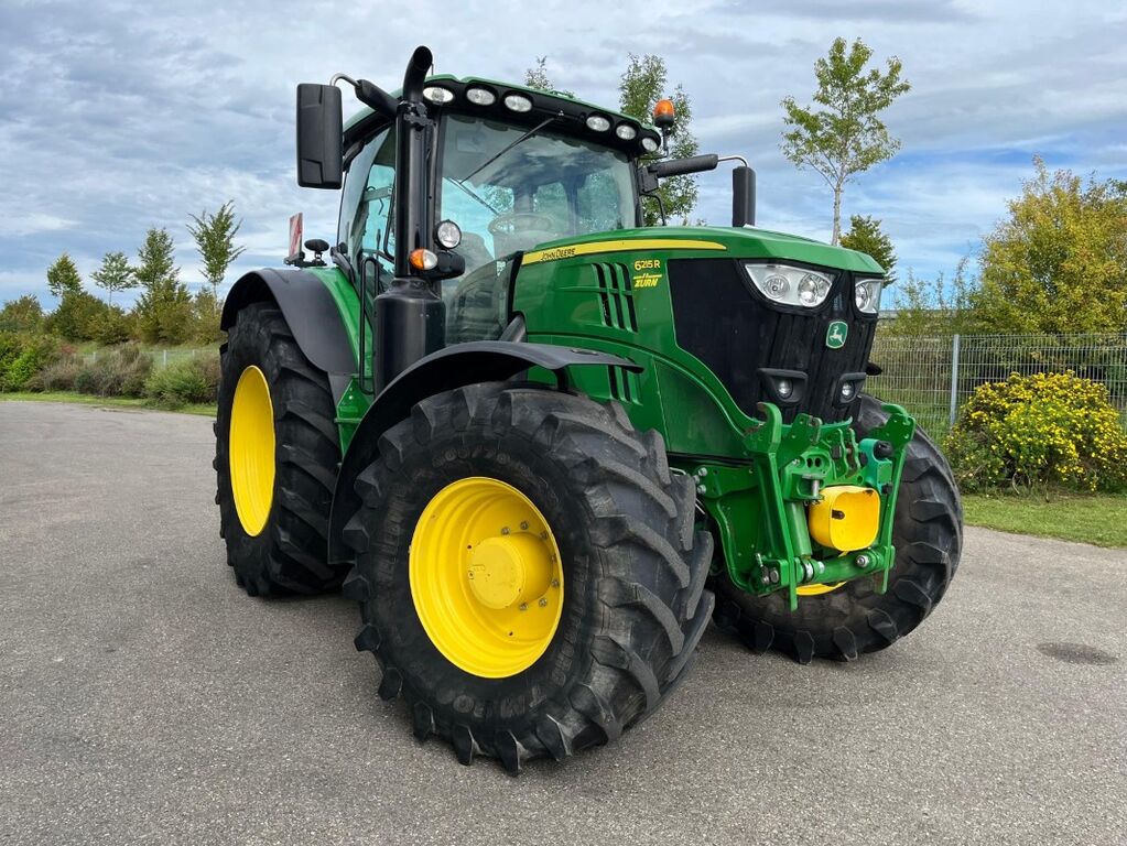 John Deere 6215R 3