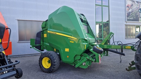 John Deere V451M