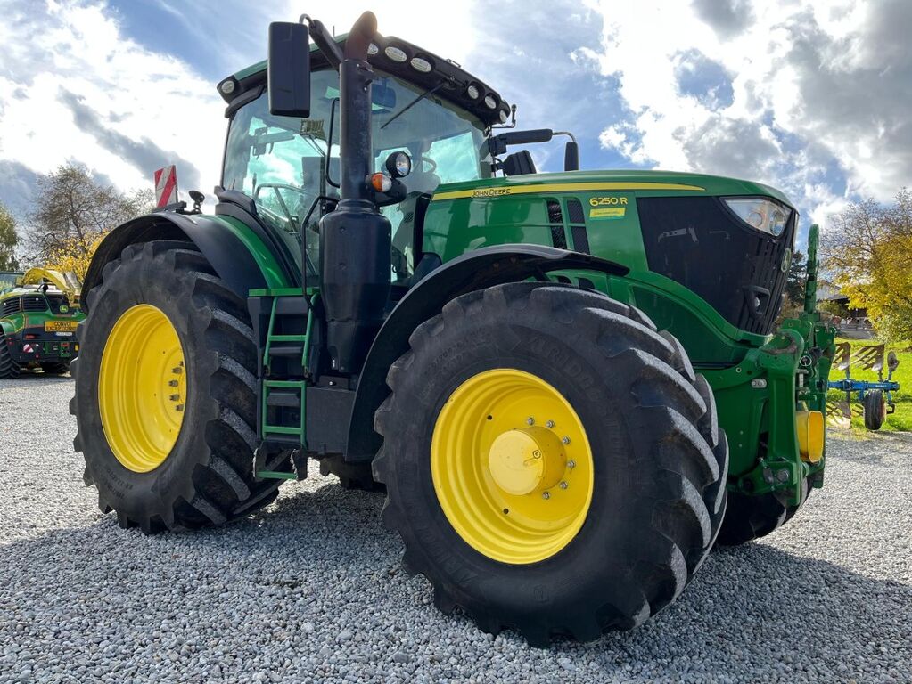 John Deere 6250R 2