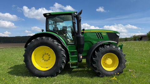 John Deere 6215R im Kundenauftrag