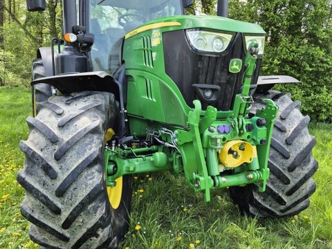 John Deere 6215R 2