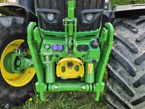 John Deere 6215R 3