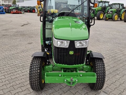 John Deere 3046R 2