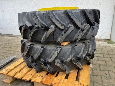 John Deere 2 Stück 320/70R24 CEAT 2