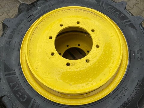 John Deere 2 Stück 320/70R24 CEAT 3