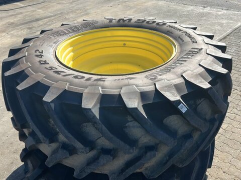 Trelleborg HR 710/75R42, VR 600/70R28