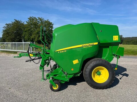 John Deere F441M 3