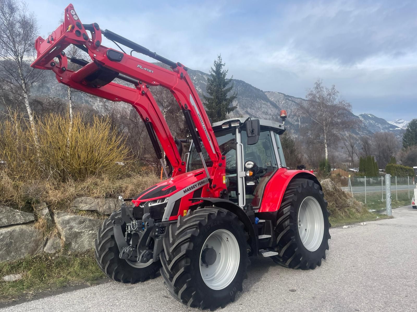 Massey Ferguson MF 5S.145 Dyna-6 Exclusive 1